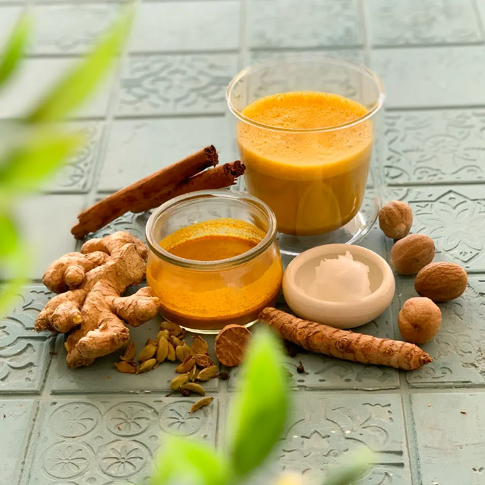 Goldene Milch mit Ingwer und Kurkuma