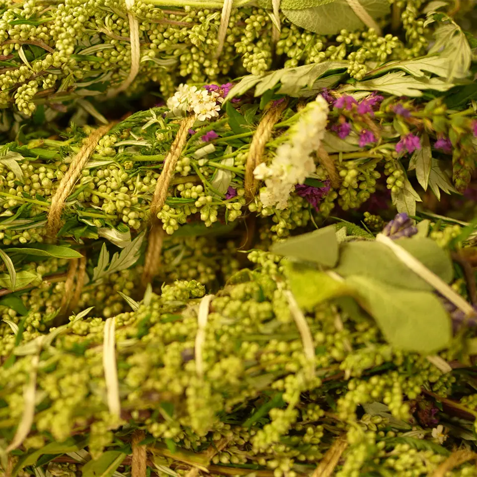 Selbstgemachte Räucherbündel